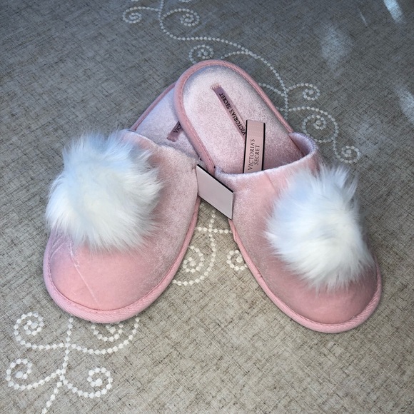 Victoria Secret Pink Pom Pom Slippers New - Picture 4 of 6